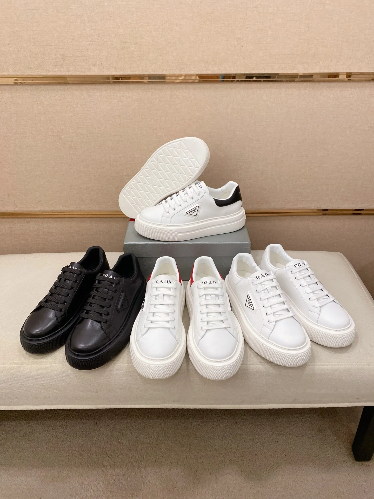 Men's shoes 💰 580💰 ✔️✔️✔️High version High-quality new PRADA (Prada) counters are launched simultaneously, new men's shoes, 😘fabrics are selected from first-layer cowhide fabrics. Lining: Imported cowhide leather lining. 👍🏿High-end☄️Open-molded non-slip rubber outsole, exquisite lines, simple and elegant, comfortable and high-end for leisure travel. Code number: 38 to 45